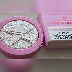 Jeffree Star Supreme Frost Highlighting Powder Diamond Wet